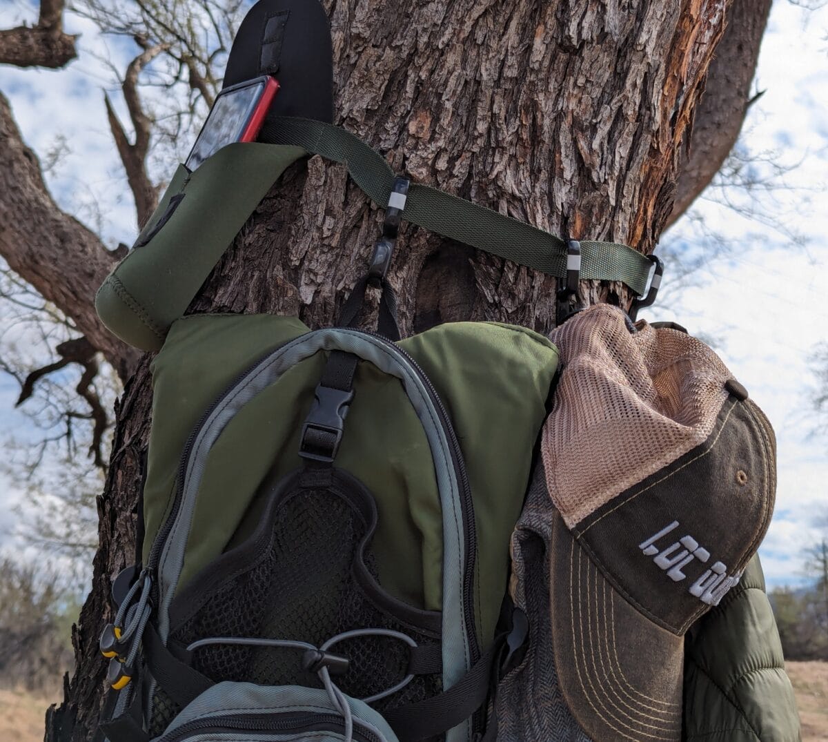 LOC Outdoorz Hang-It with backpack