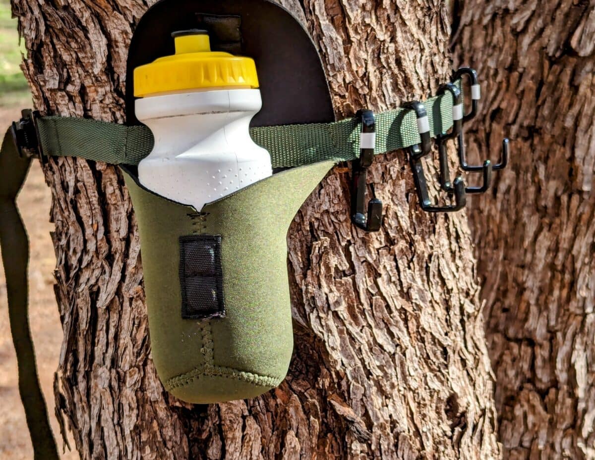 LOC Outdoorz Hang-It with water bottle